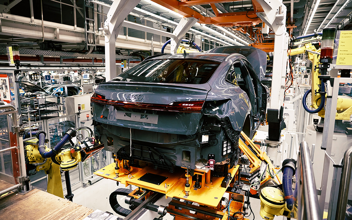 The body and chassis of the Audi Q8 e-tron are connected.