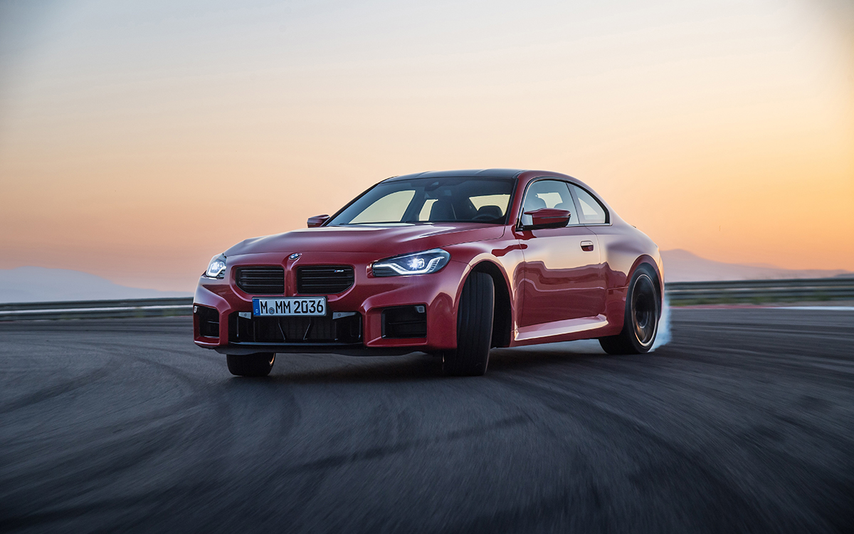 P90482709_highRes_the-all-new-bmw-m2-r